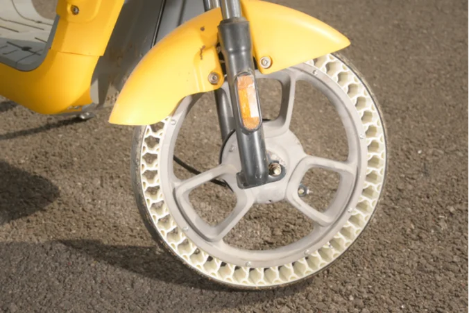 Non inflatable tires for shared cars